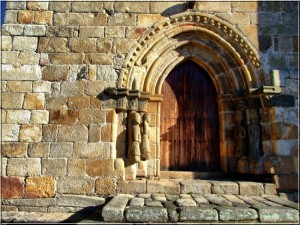 Puerta del Monasterio de San Martín de Castañeda